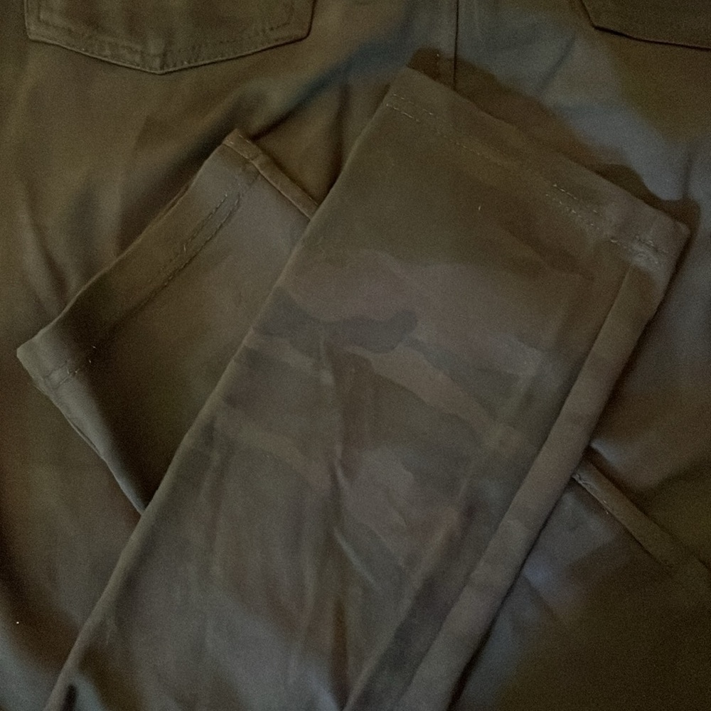 Sanctuary Stylish Brown Camouflage Women's Pants. Size Large. - Picture 5 of 6